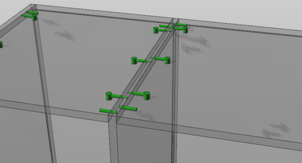 Glaswände mit grünen Halterungen zur Befestigung an der Decke